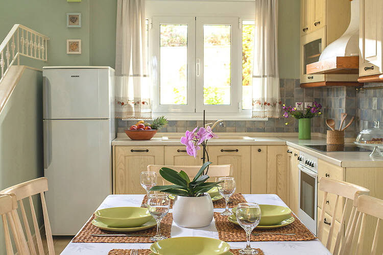 Villa Anemoni - Kitchen and dining table