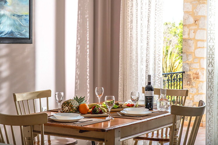 Villa Daphni - Dining table